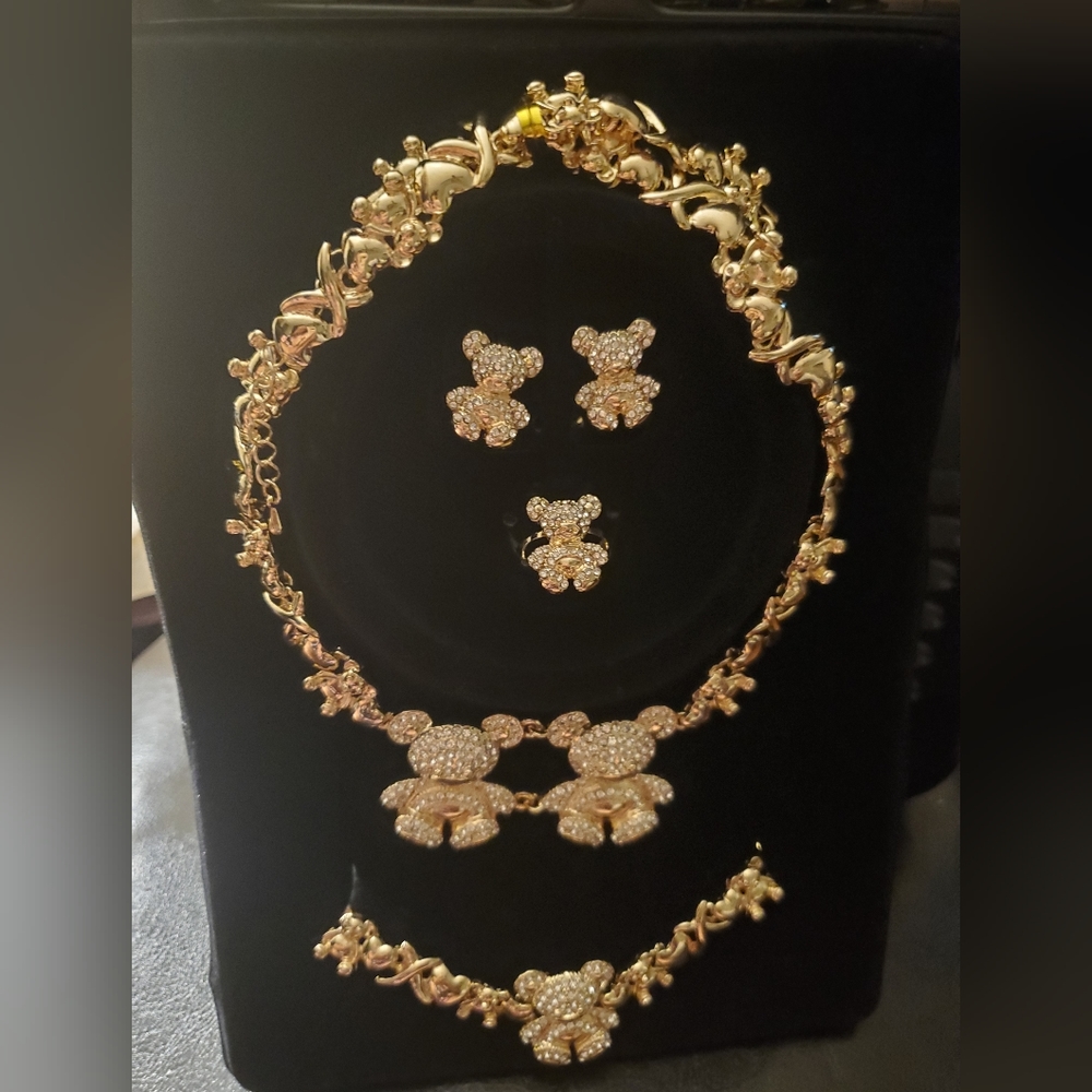 4 pcs. set Bear necklace set